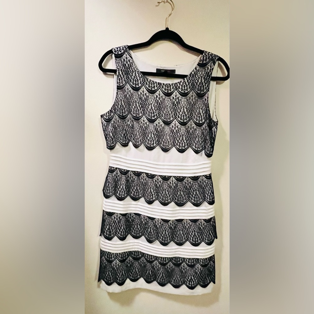 BCBG MAXAZARIA dress Black and white lace/silk
